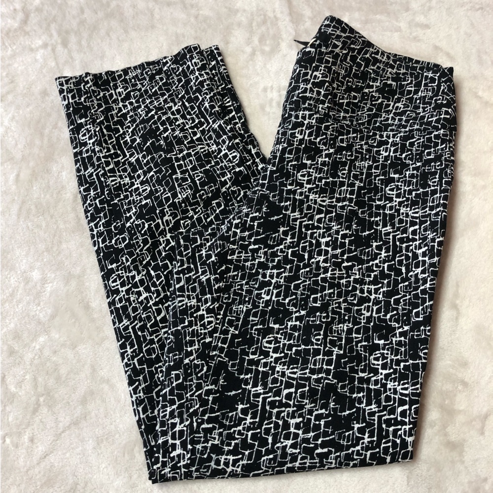 RAFFINALLA Pull On Stretch Tummy Control Straight Leg Pants Size 6